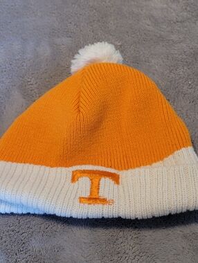 Tennessee Vols NCAA Toddler Orange White Beanie Pom Pom EUC Football Sports Team